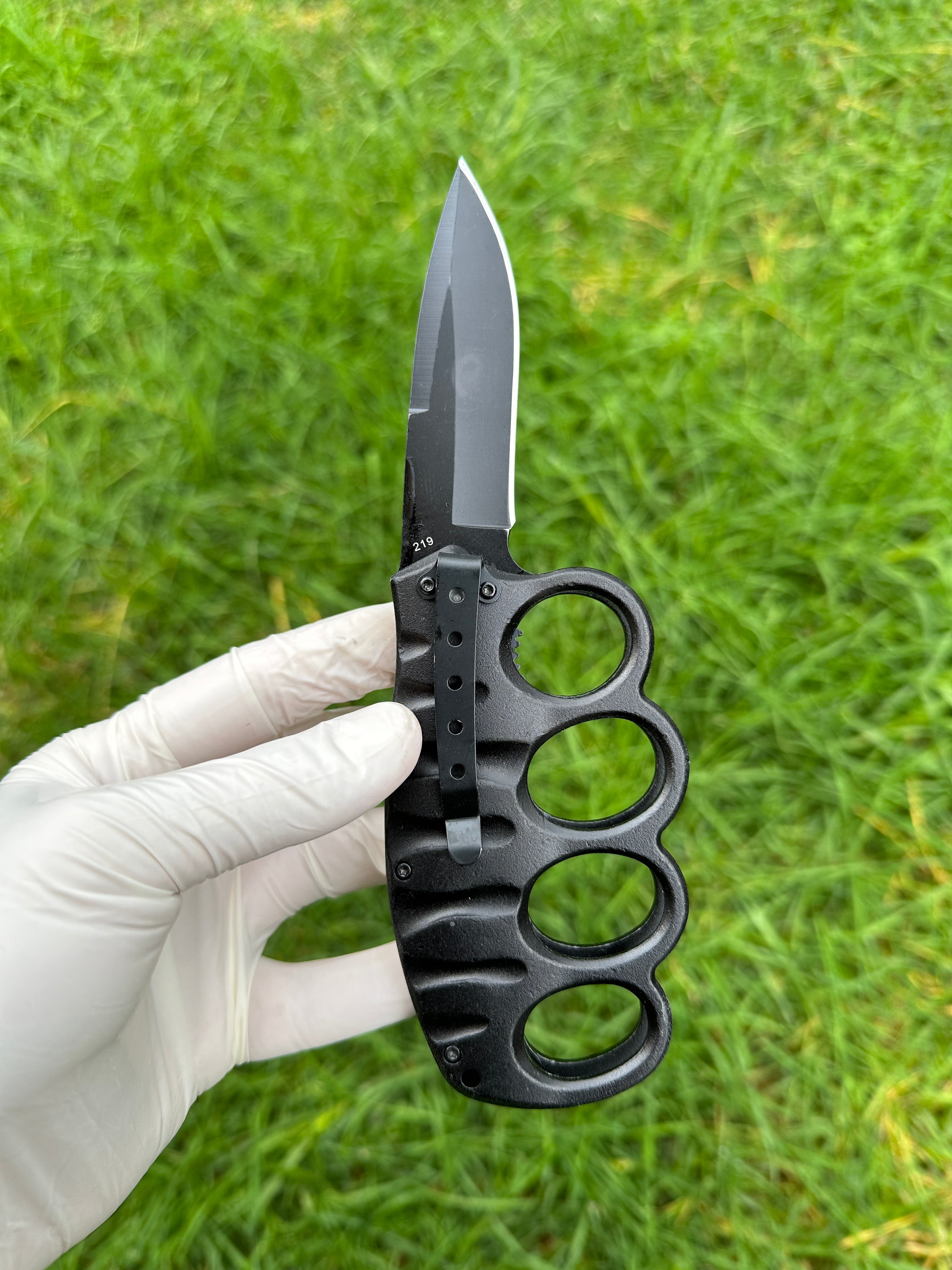 Brass Knuckles With Knife